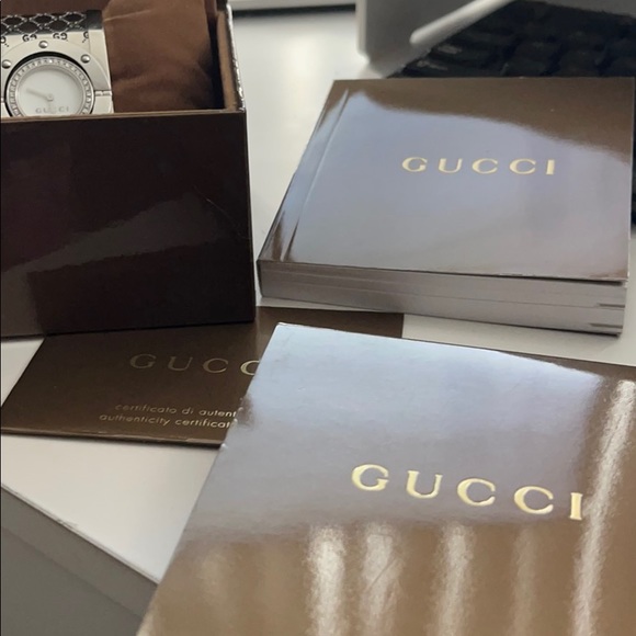 Gucci Watch with Diamonds and Mother of Pearl Face - Picture 9 of 11